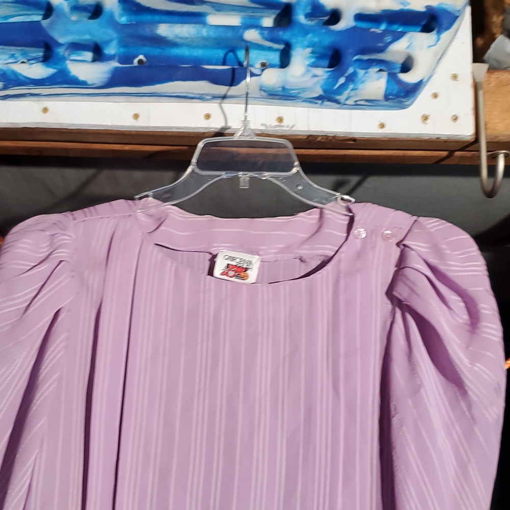 Very vintage (80's?, 70's?) Puffy sleeve silky shirt. Awesome piece - Picture 2 of 8